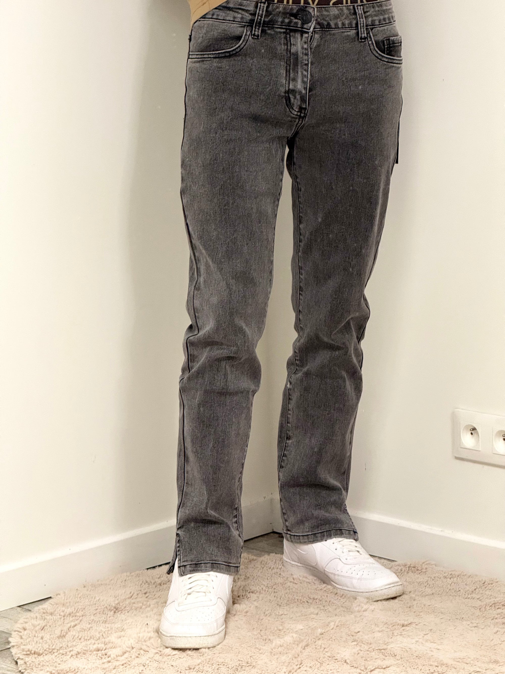 Jeans regular à ourlets fendus